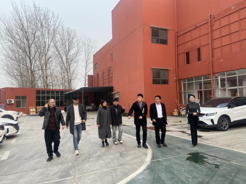 yl6809永利官网学生处张启宁主任带领各位领导参观校园.jpg