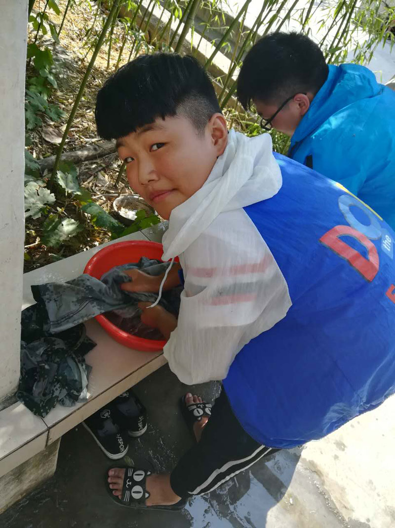 yl6809永利官网老师教学生洗衣服