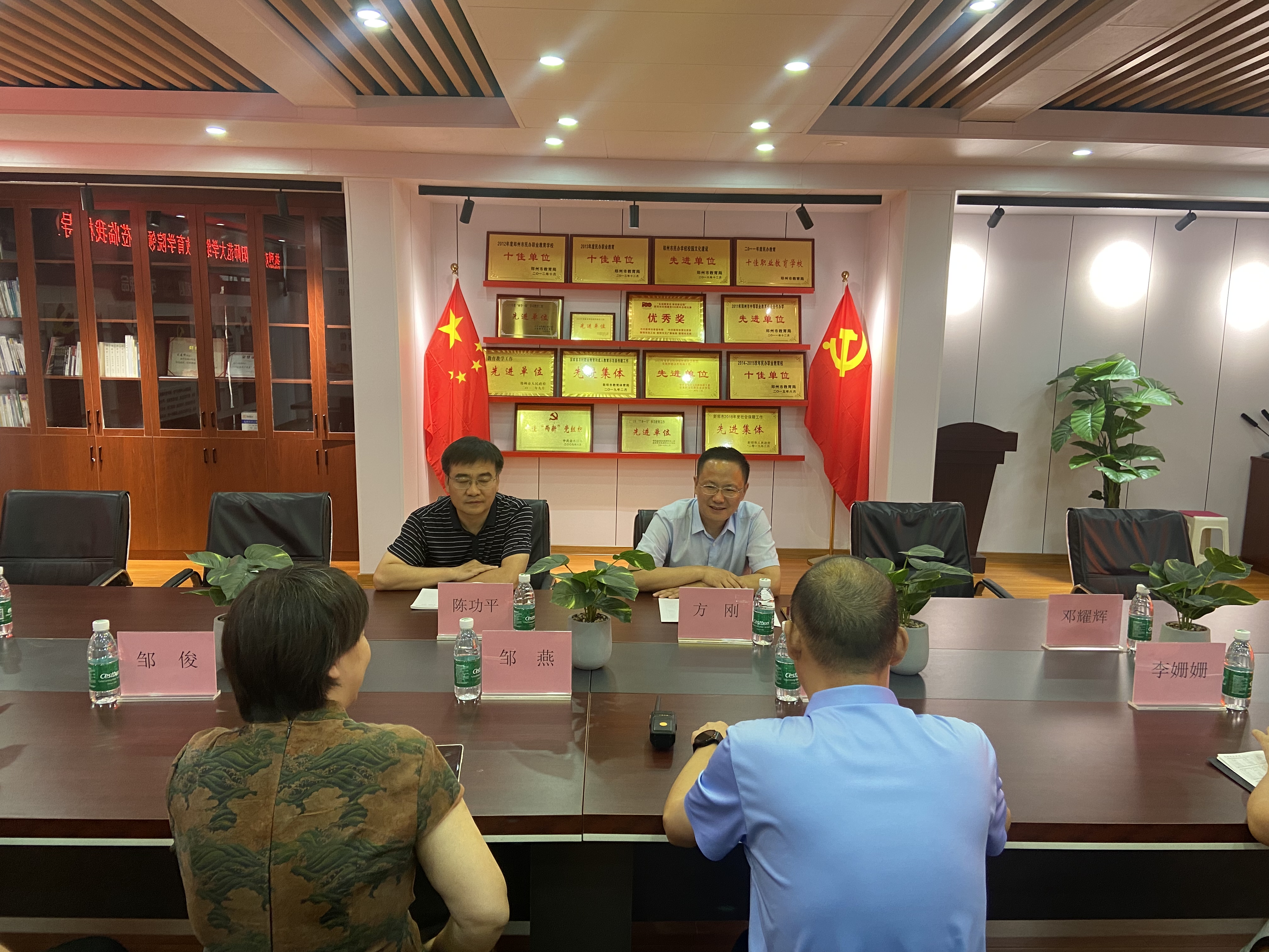 信阳师范大学yl6809永利官网校外教学点正式授牌